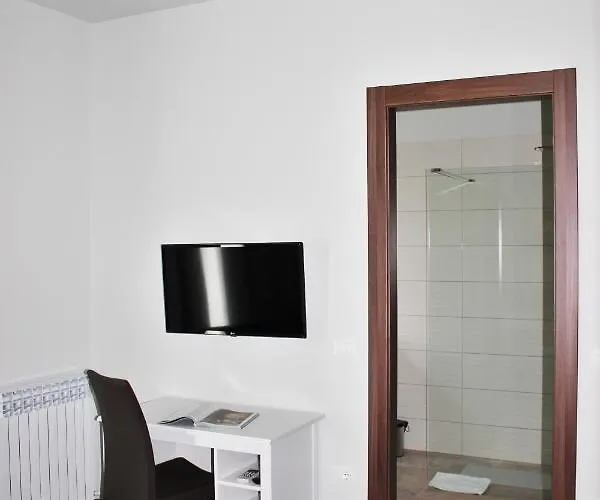 Zuzic Apartman *